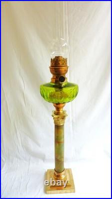 Ancienne Grande Lampe à Pétrole Réservoir Baccarat vert colonne corinthienne