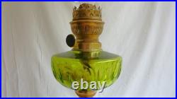 Ancienne Grande Lampe à Pétrole Réservoir Baccarat vert colonne corinthienne