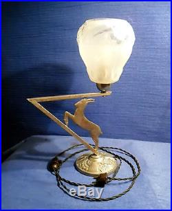 Ancienne Lampe Art Deco Laiton Nickelé, Décor Chamois Cubiste Et Tulipe Verre