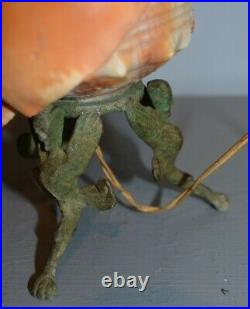Ancienne Lampe Coquillage Sculpté en Camée Tripode Bronze veilleuse