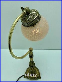 Ancienne Petite lampe en Laiton, bronze et globe de verre. Style Art Deco. Vintag