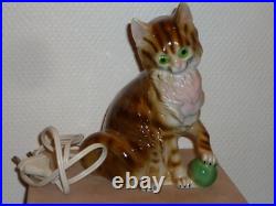 Ancienne Veilleuse En Porcelaine Chat Et Ballon Lampe Art Deco Signee 18 CM