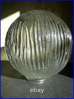 Ancienne lampe ART DECO en fer forgé martelé et globe en verre, vers 1930
