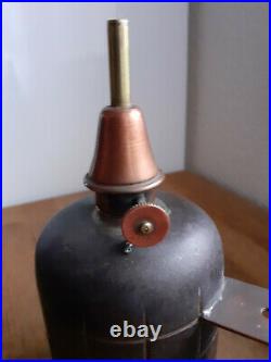 Ancienne lampe Pigeon dite grenade à plaque rapportée
