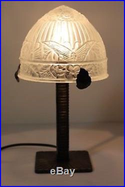 Ancienne lampe fer forgé, ART DÉCO avec globe en verre pressé moulé Décors