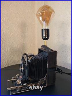 Art Deco Lampe de table créé sur un vieux appareil photo