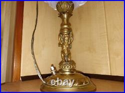 Art Deco Lampe de table pied cherubin de bronze coupelle EZAN opalescente