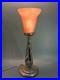 Art_Deco_Superbe_lampe_en_bois_fer_forge_et_pate_de_verre_vers_1920_01_oehd