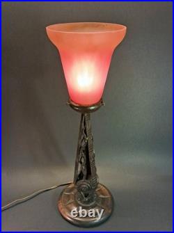 Art Déco Superbe lampe en bois, fer forgé et pate de verre vers 1920