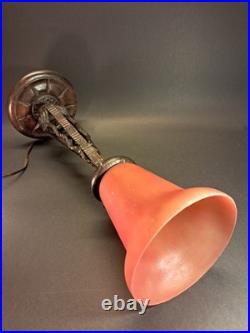 Art Déco Superbe lampe en bois, fer forgé et pate de verre vers 1920