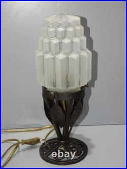 -BELLE LAMPE SKYSCRAPER ART DECO PIED FER Forgé VERRE BUILDING OPAQUE D