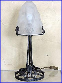 Belle lampe de table ou bureau art déco verre moulé signée Dégué fer forgé