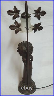 Belle lampe style art déco sculpture / statuette de femme élégante en zamak 58CM