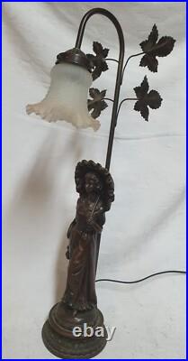 Belle lampe style art déco sculpture / statuette de femme élégante en zamak 58CM