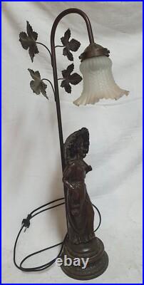 Belle lampe style art déco sculpture / statuette de femme élégante en zamak 58CM