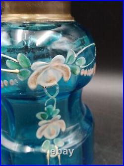 Belle petite lampe à pétrole Art Déco verre soufflé bleu émaillé décor floral