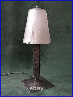 CHARLES PIGUET & MULLER Lampe art déco fer forgé tulipe verre pressé 1930