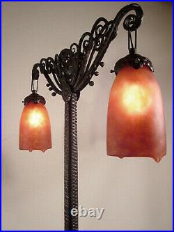 DAUM NANCY Grande lampe double art déco en fer forgé et tulipes 1925/1930