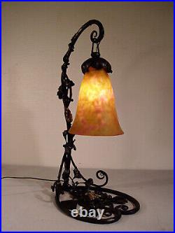DAUM? NANCY lampe art déco en fer forgé et tulipe 1920/1925