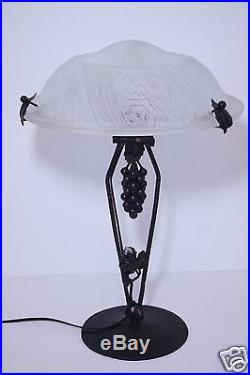 GRANDE LAMPE EN FER FORGÉ avec une coupe satinée style ART DECO haut58cm