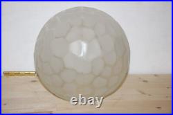 Globe à facettes en verre dépoli pour lampe Genet et Michon art déco années 30
