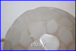 Globe à facettes en verre dépoli pour lampe Genet et Michon art déco années 30