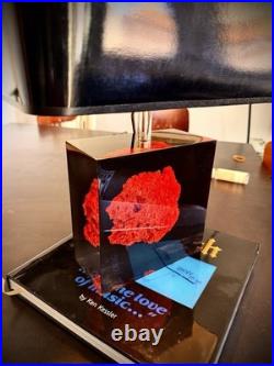 Grande lampe Pierre Giraudon 70's plexiglas à inclusion corail rouge