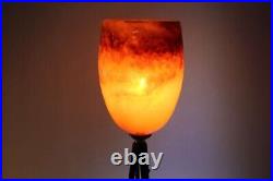 LAMPE EN FER FORGE et TULIPE EN PATE DE VERRE