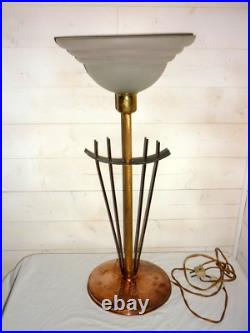 LAMPE tulipe ART DECO Cuivré martelé, doré ciselé, fer forgé. H64,5cm