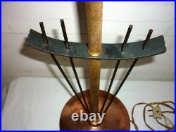 LAMPE tulipe ART DECO Cuivré martelé, doré ciselé, fer forgé. H64,5cm