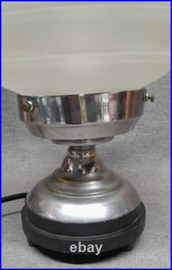 Lampe ART DECO Verre Moulé Dépoli Socle laiton Nickelé
