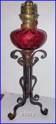 Lampe A Petrole Verre Rouge Cranberry Fer Forge Art Deco