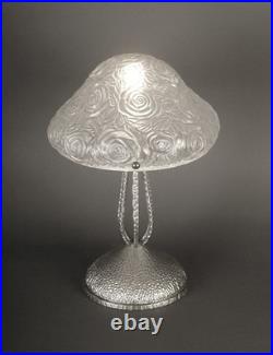 Lampe Art Deco Années 1930 En Ferronnerie D'art Et Dôme En Verre Moulé-pressé