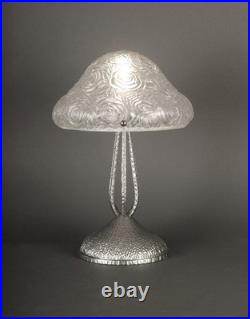 Lampe Art Deco Années 1930 En Ferronnerie D'art Et Dôme En Verre Moulé-pressé