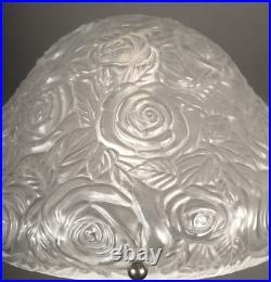 Lampe Art Deco Années 1930 En Ferronnerie D'art Et Dôme En Verre Moulé-pressé