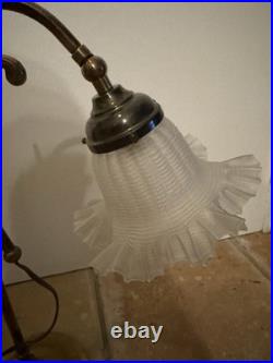 Lampe Art Deco Doré Tulipe Pâte de Verre. Ancienne laiton