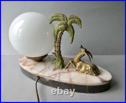 Lampe Art Deco, antilope, gazelle, palmier, globe opaline, socle marbre, 1940