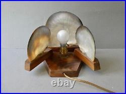 Lampe Art Deco en bois précieux et nacre sculptée, vahiné Tahiti, 3 nacres
