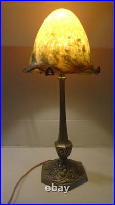 Lampe Art Déco en bronze argenté et pâte de verre France, circa 1927-1930