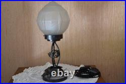 Lampe Art Déco pied fer forgé globe boule en verre pressé moulé en parfait état