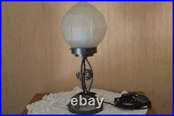 Lampe Art Déco pied fer forgé globe boule en verre pressé moulé en parfait état