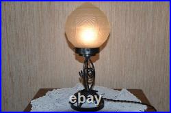 Lampe Art Déco pied fer forgé globe boule en verre pressé moulé en parfait état