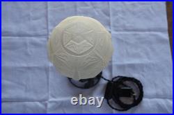 Lampe Art Déco pied fer forgé globe boule en verre pressé moulé en parfait état