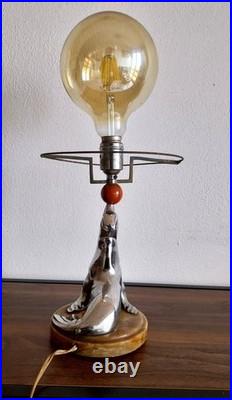 Lampe Art deco figurant une otarie en bronze chromé