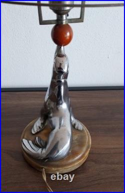 Lampe Art deco figurant une otarie en bronze chromé