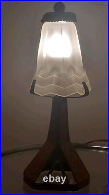 Lampe DEGUÉ signée 1930, Art Deco Modèle TOUR EIFFEL Lampe DEGUÉ signée 1930, Art Deco Modèle TOUR EIFFEL