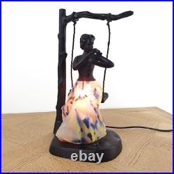 Lampe Dame à la balançoire style Art déco luminaire années 80 statue veilleuse