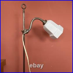 Lampe De Bureau Art-déco Col De Cygne Tulipe En Opaline Blanc