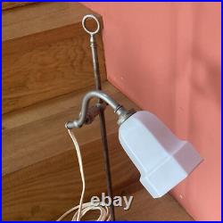 Lampe De Bureau Art-déco Col De Cygne Tulipe En Opaline Blanc