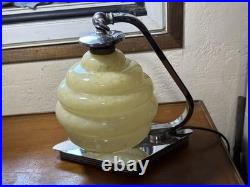 Lampe De Bureau Ou En Applique Art Deco Opaline Jaune Double Position